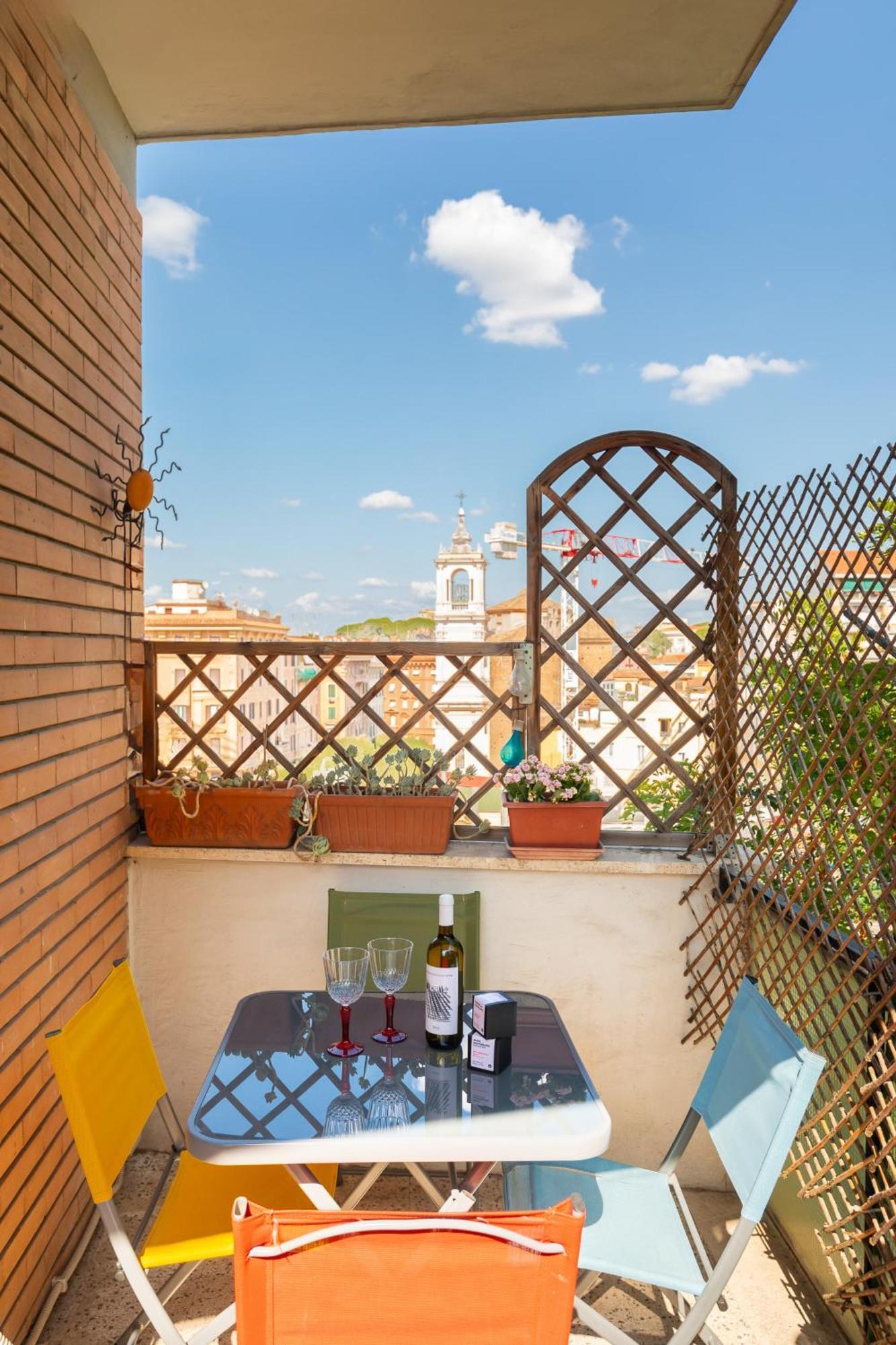Luminous Family With Balcony By St Peter Apartment *
