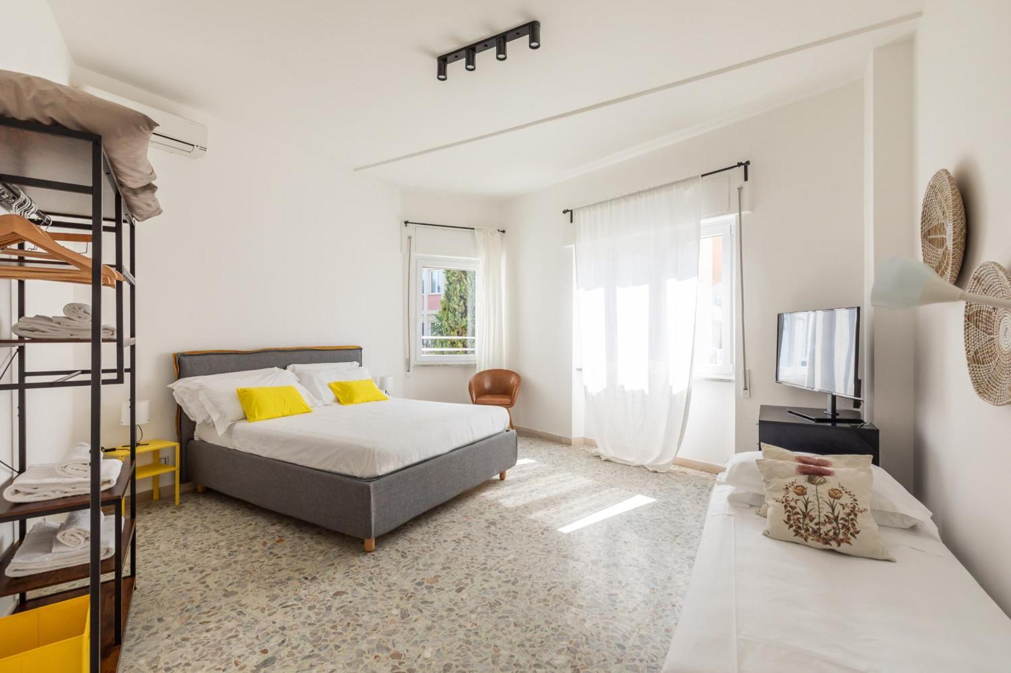 Luminous Family With Balcony By St Peter Apartment *