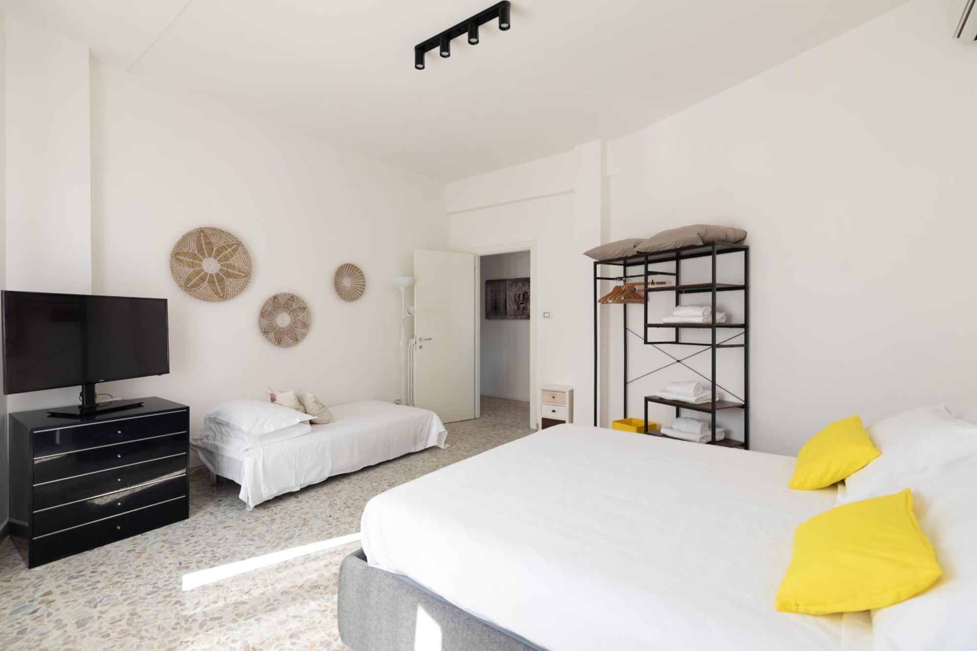 Luminous Family With Balcony By St Peter Apartment